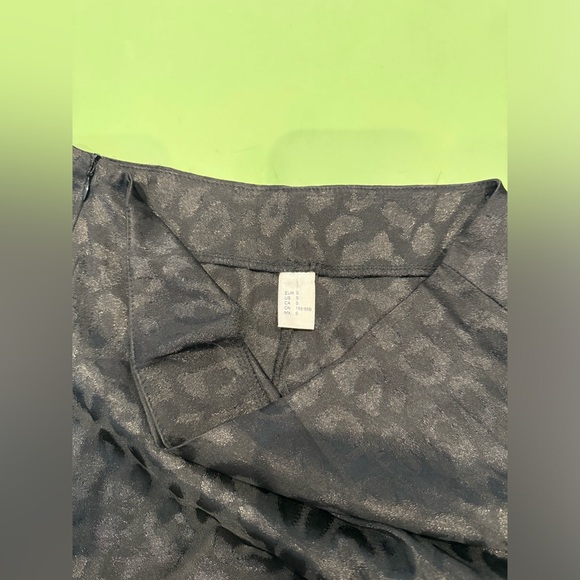 Black Leopard Print Knee Length Skirt - Picture 2 of 3
